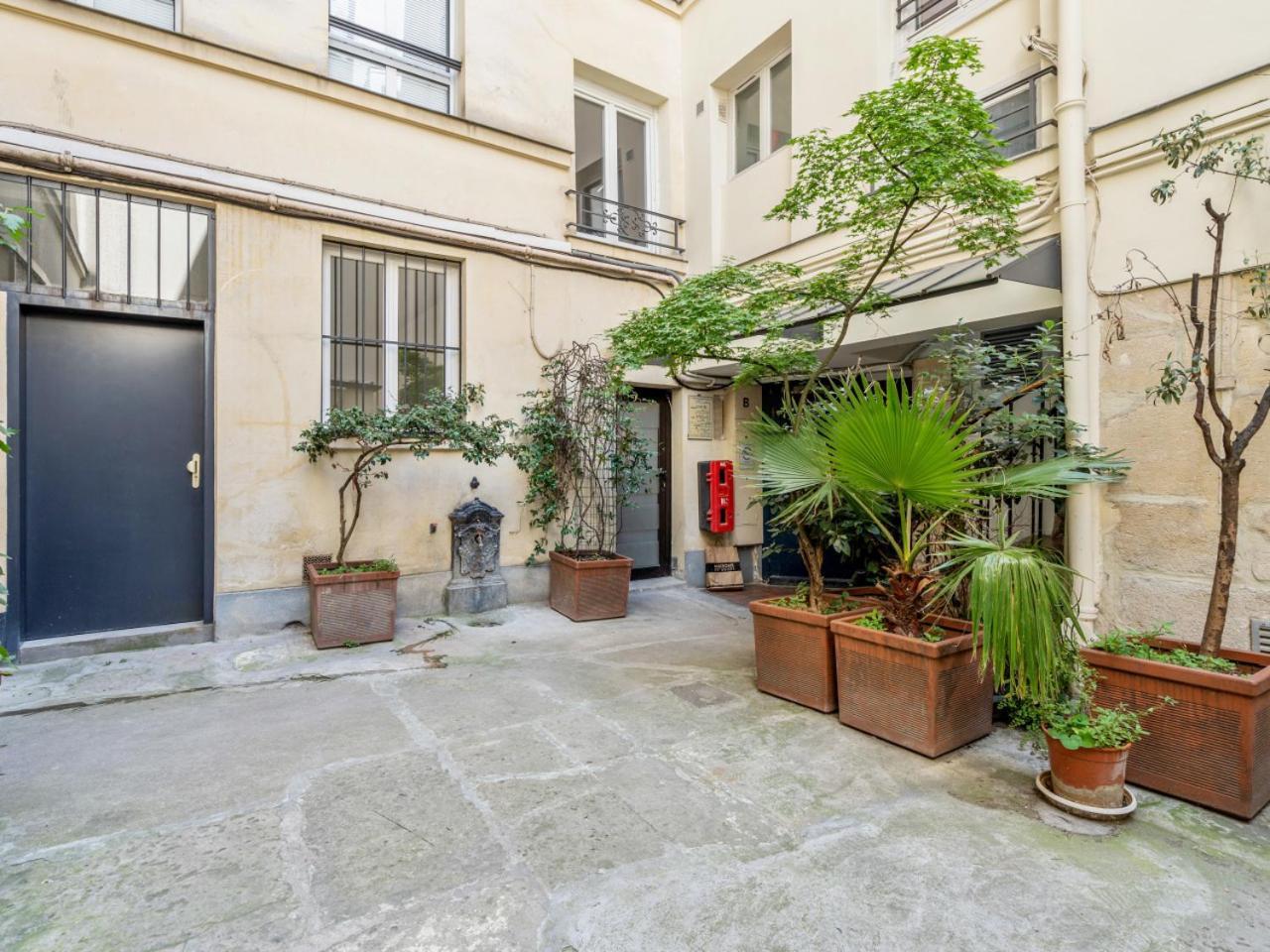 Joli Studio Rue De Nazareth Париж Екстериор снимка