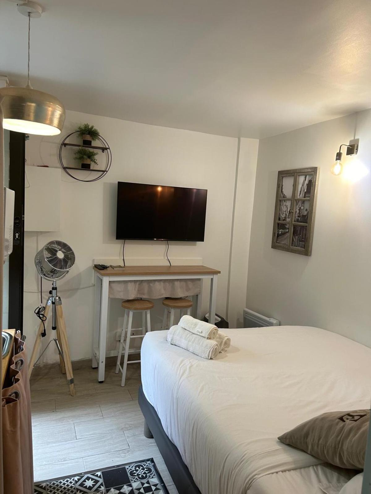 Joli Studio Rue De Nazareth Париж Екстериор снимка