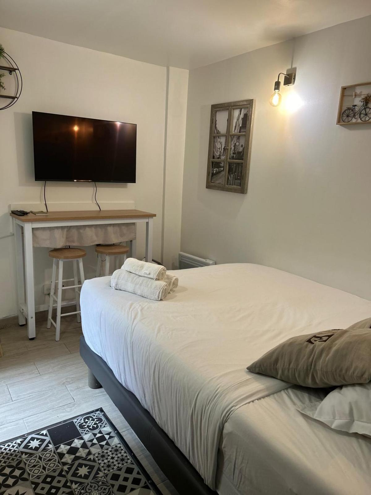 Joli Studio Rue De Nazareth Париж Екстериор снимка