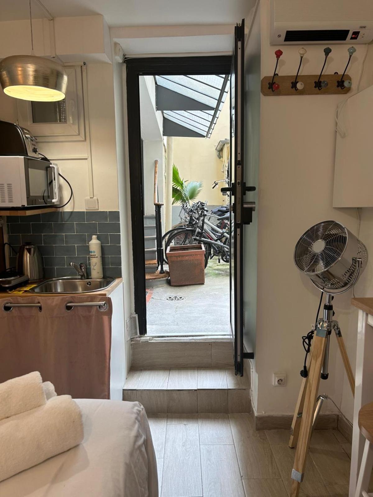 Joli Studio Rue De Nazareth Париж Екстериор снимка